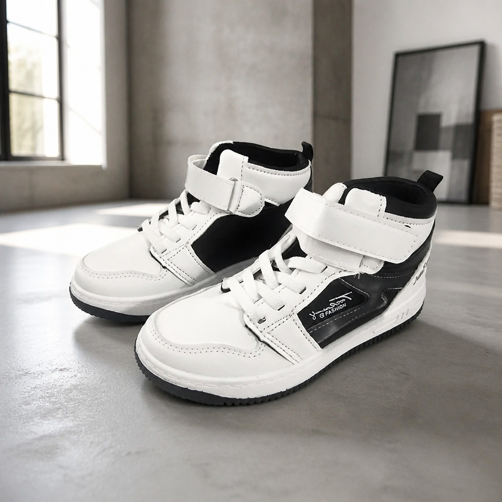 NWOB BOYS HOOK AND LOOP SNEAKERS SIZE EU31-US 13-1